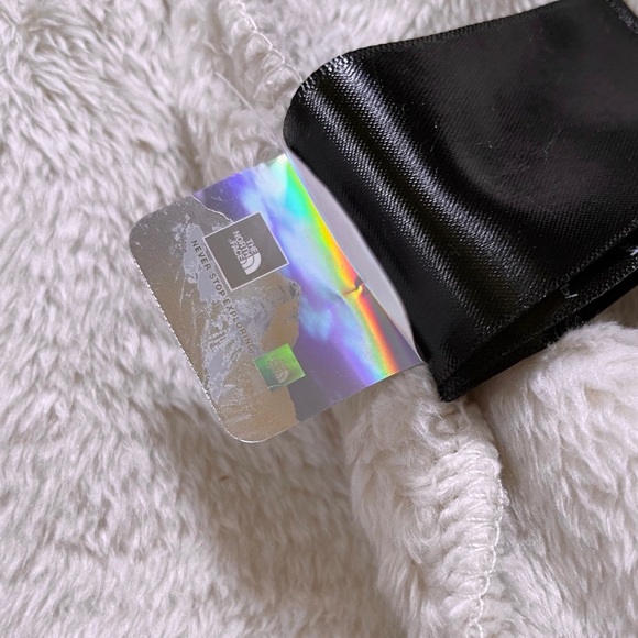 The North Face Women’s Osito Jacket In Vintage White - Picture 7 of 7